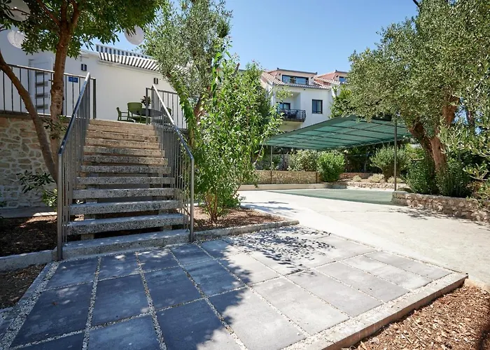 Lovor Villa *