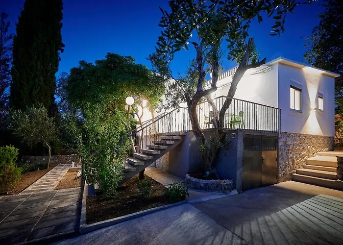 Lovor Villa *